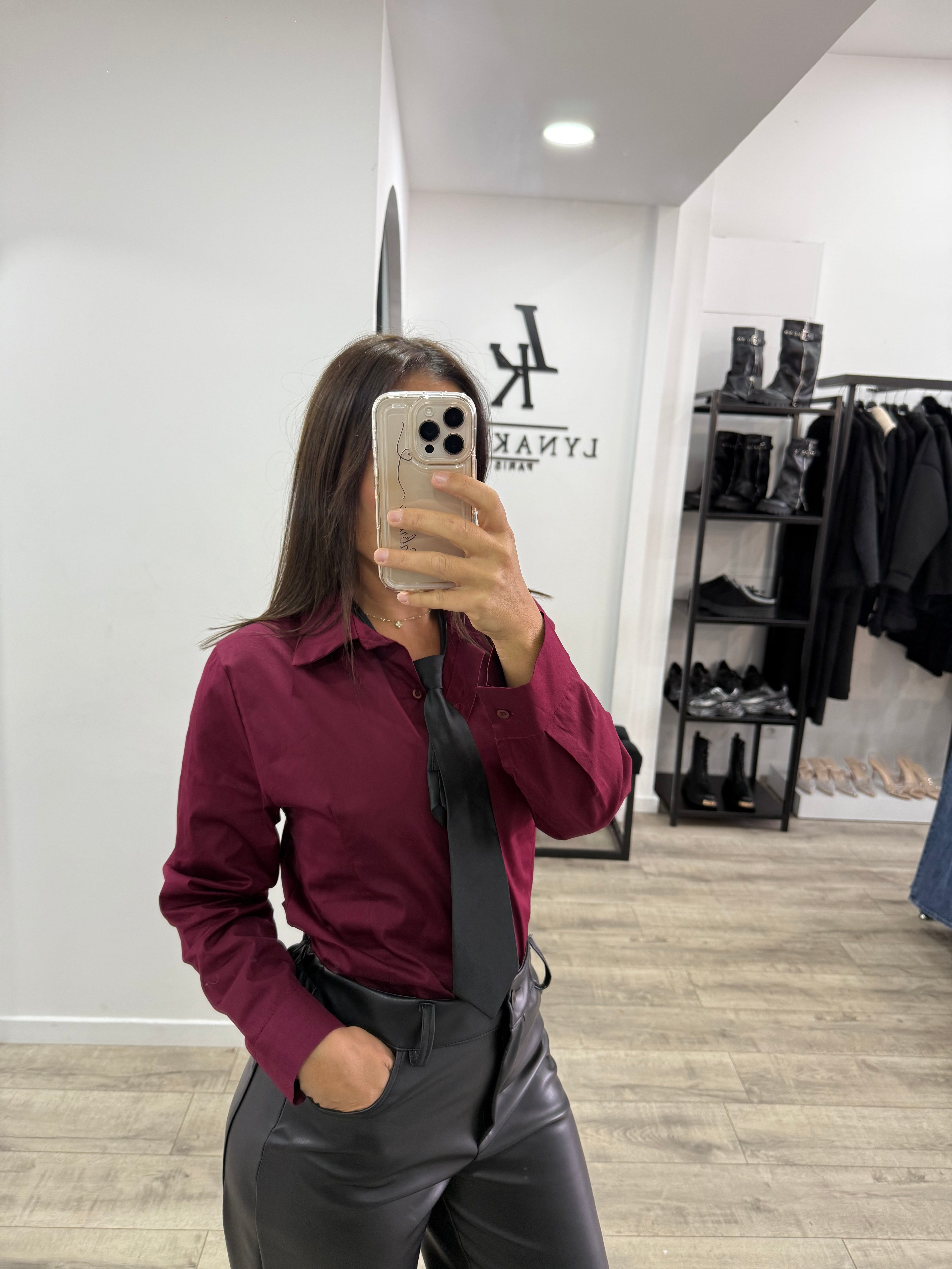 Chemise cravate bordeaux
