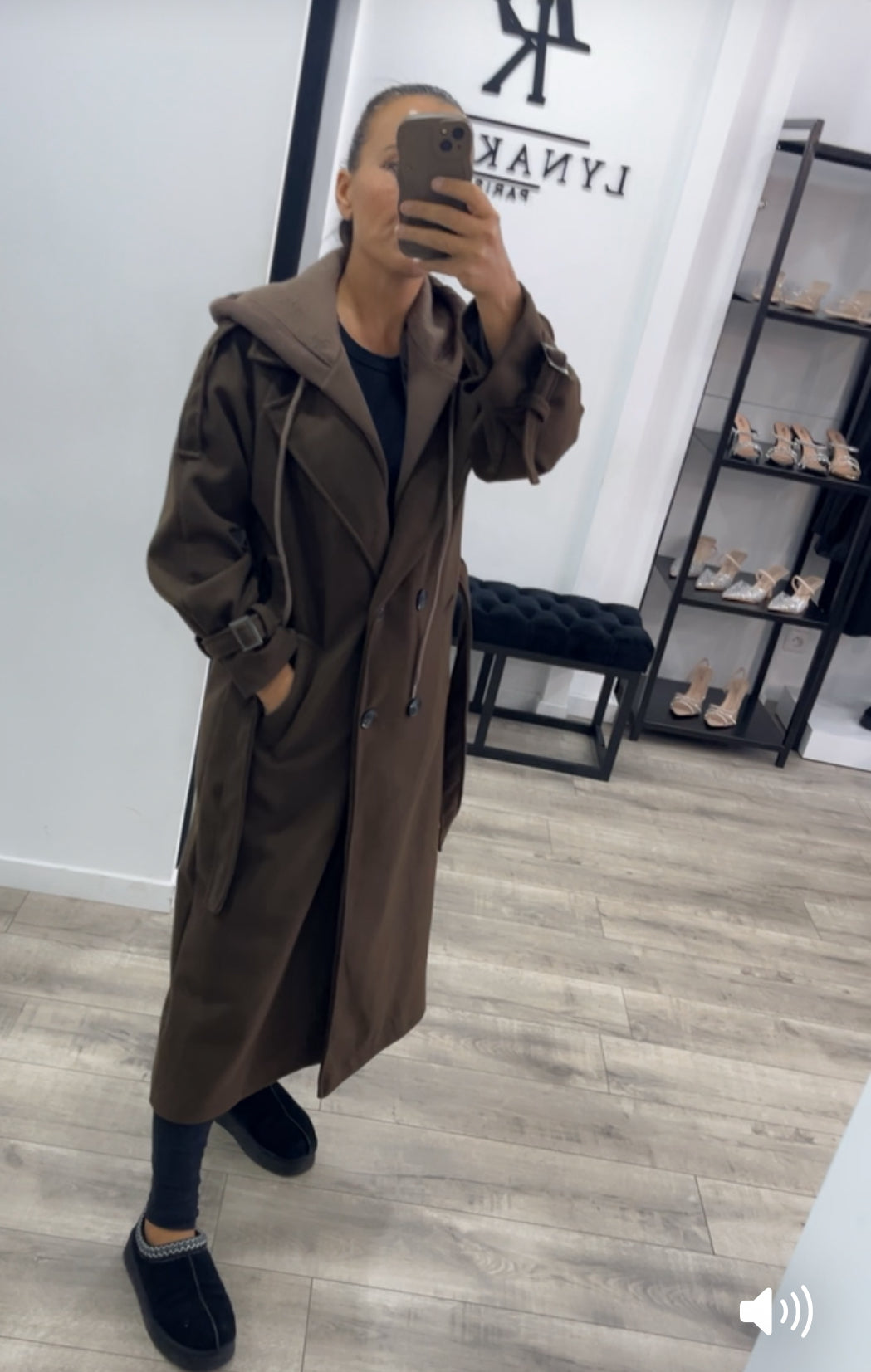 Manteau marron à capuche