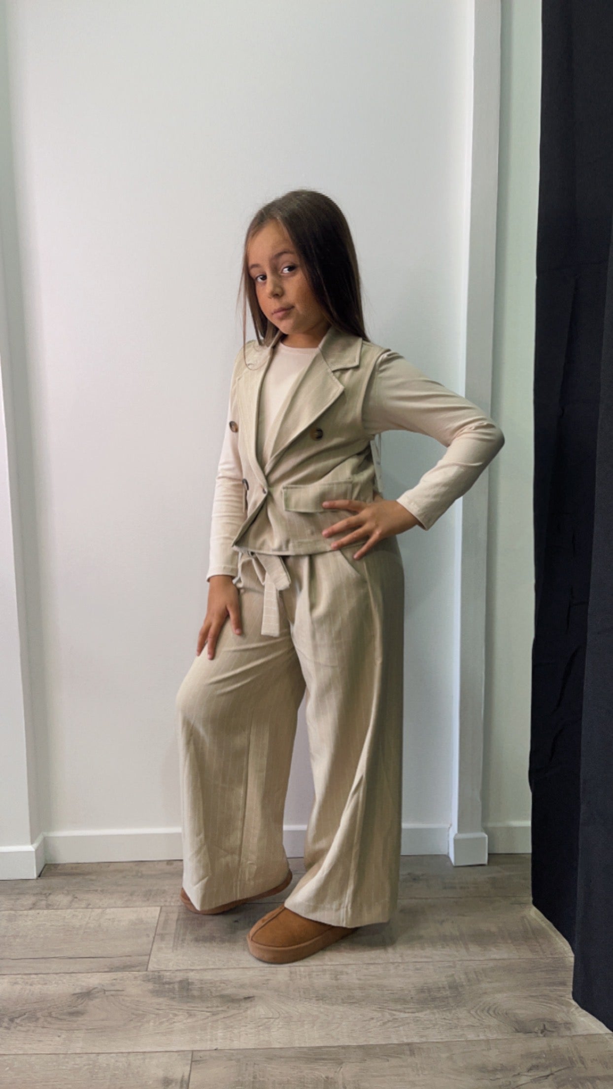 Ensemble tailleur beige sans manche