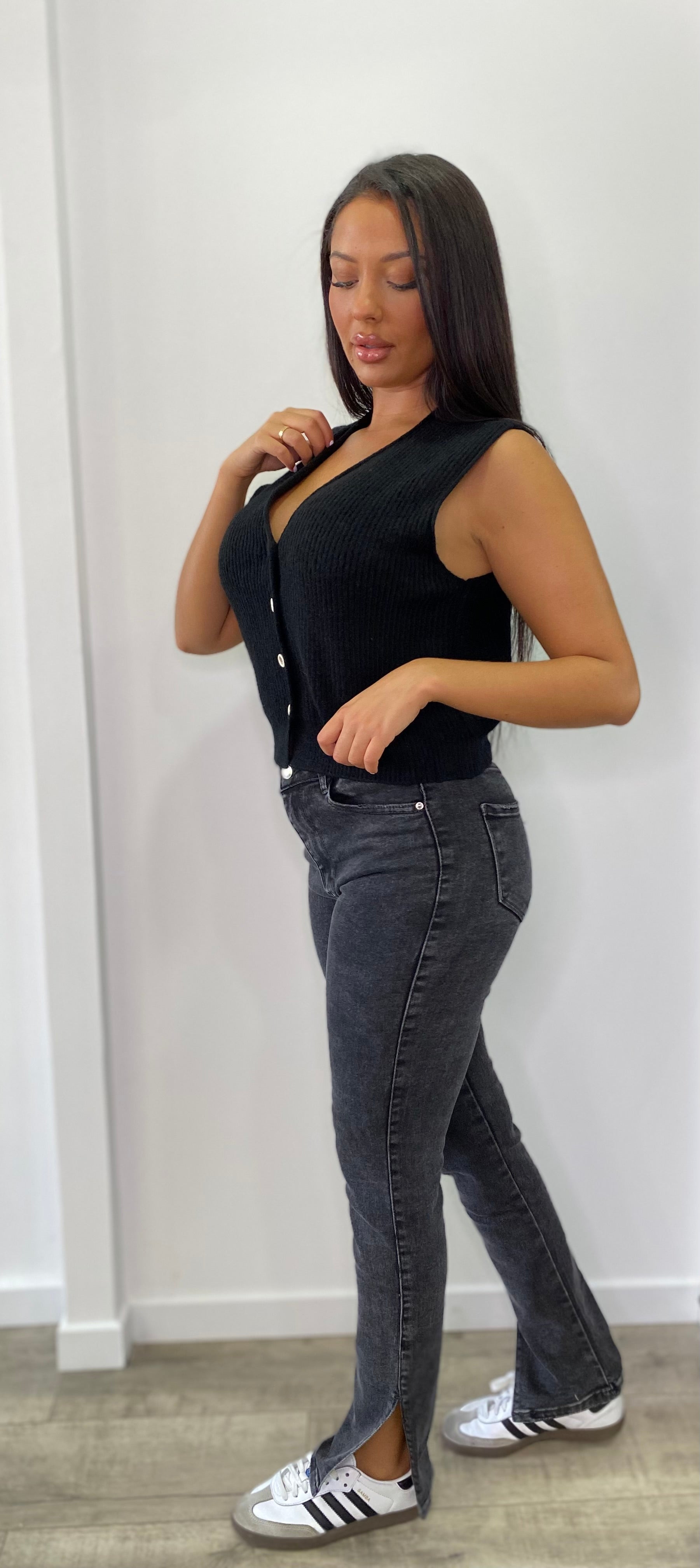 Jeans gris foncé fente